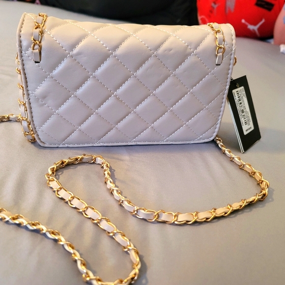Small Diamond Quilted Badgley Mischka Purse. - Picture 3 of 8